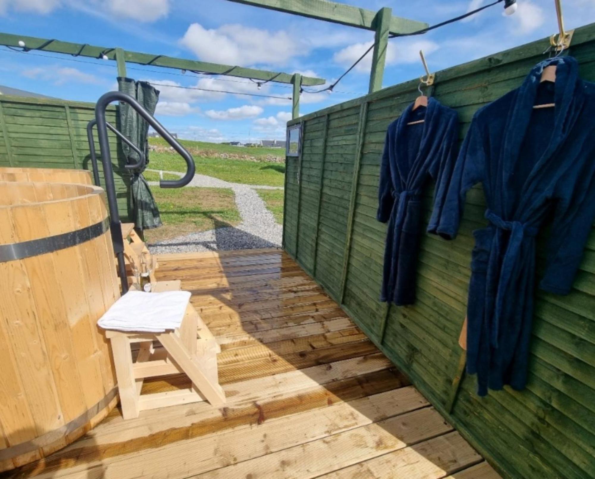 Vila Wild Meadow Huts Doolin Exteriér fotografie