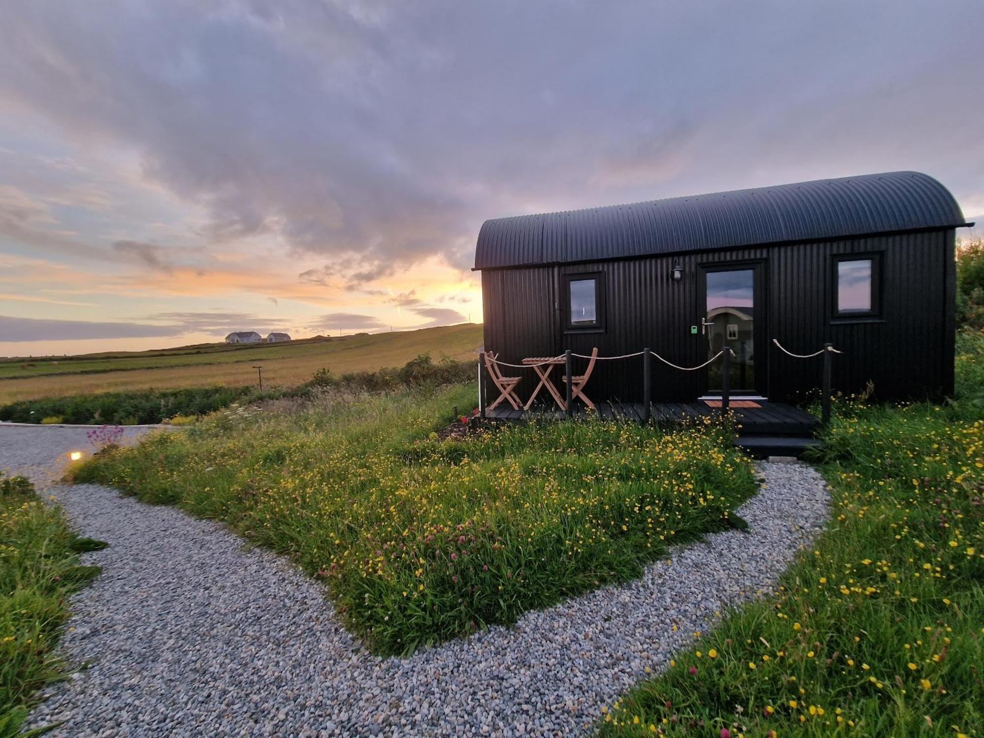 Vila Wild Meadow Huts Doolin Exteriér fotografie